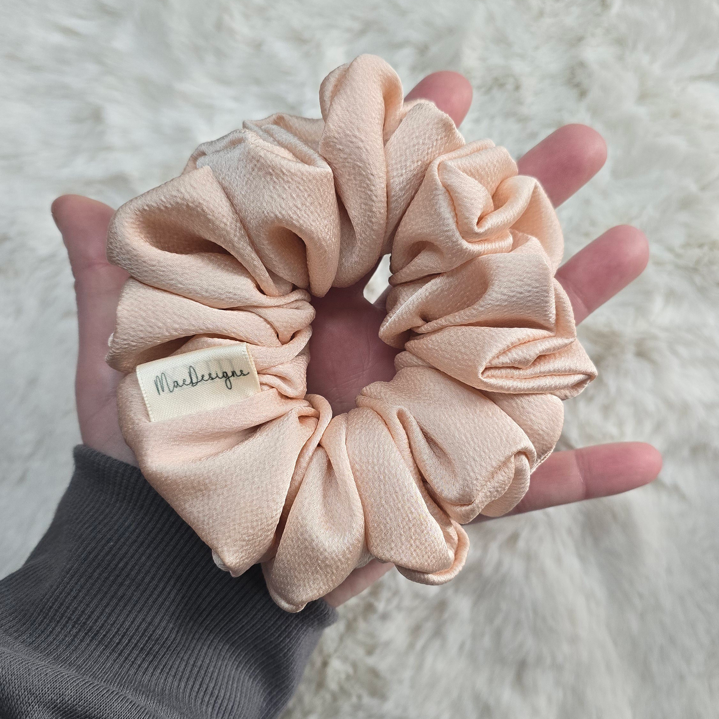 Skin tone / Champagne Bubble Satin, Fluffy.