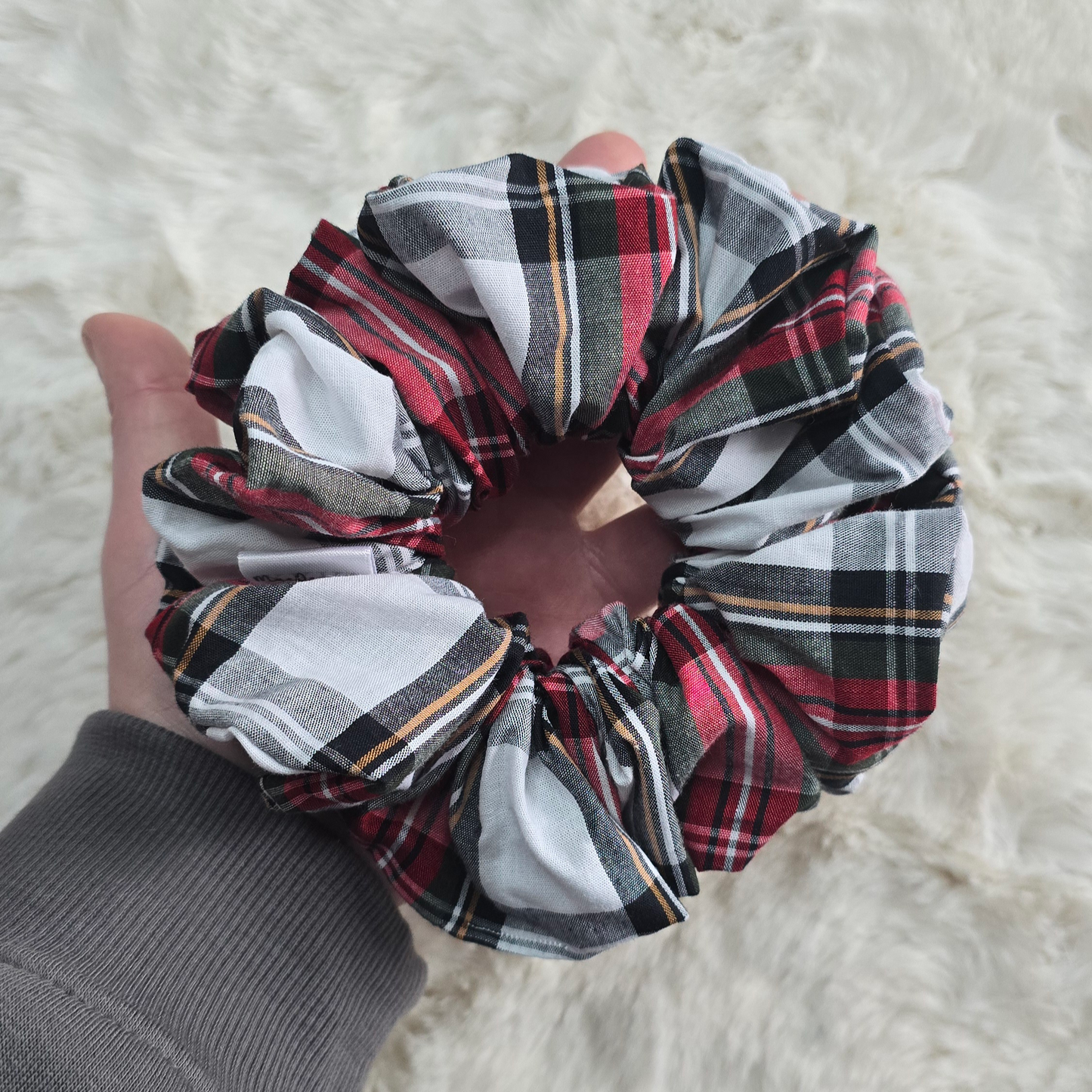 White and Red Tartan scrunchie, XL.